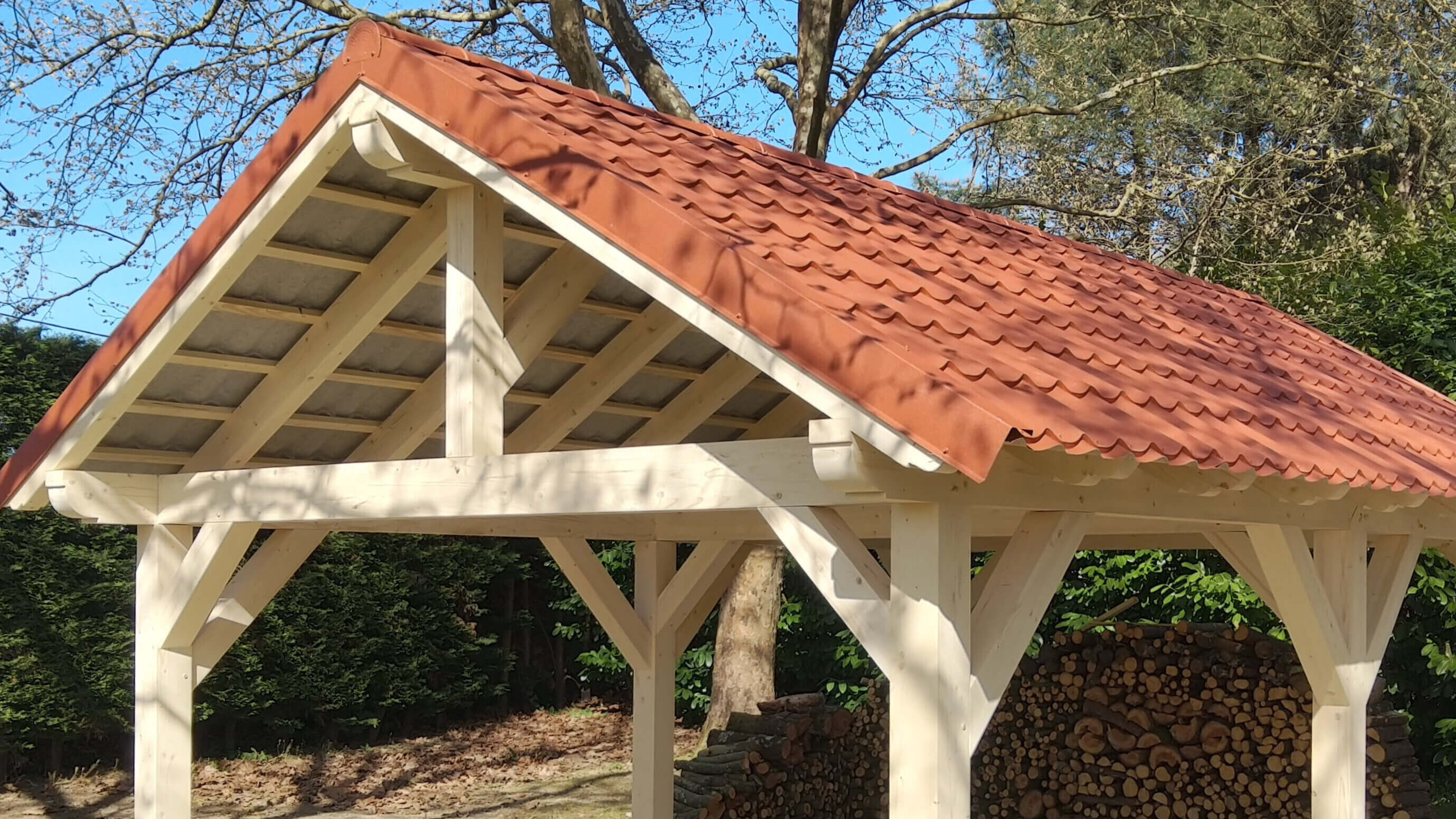 Carport bois avec toiture en tôle imitation tuile RAL 8004